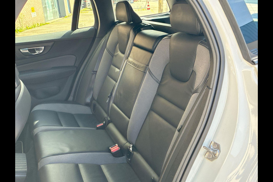 Volvo V60 2.0 T6 Recharge AWD R-Design 341PK! | Stoel- stuurverwarming | Lederen Sportstoelen | Park Assist | Adapt Cruise Control Volvo V60 2.0 T6 Recharge AWD R-Design 341PK! | Stoel- stuurverwarming | Lederen Sportstoelen | Park Assist | Adapt Cruise Control