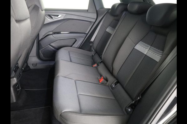Audi Q4 e-tron 40 Launch edition Advanced 77 kWh 204 pk | Navigatie | Warmtepomp | Parkeersensoren | Achteruitrijcamera | Adaptieve cruise control | Stoelverwarming |