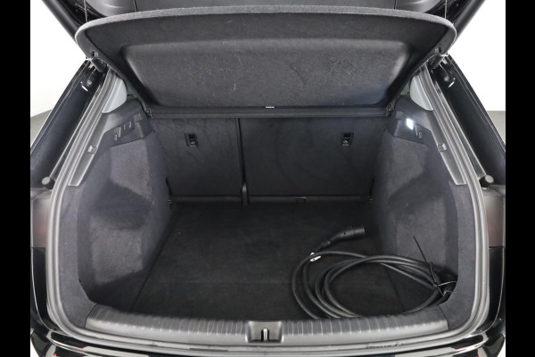 Audi Q4 e-tron 40 Launch edition Advanced 77 kWh 204 pk | Navigatie | Warmtepomp | Parkeersensoren | Achteruitrijcamera | Adaptieve cruise control | Stoelverwarming |