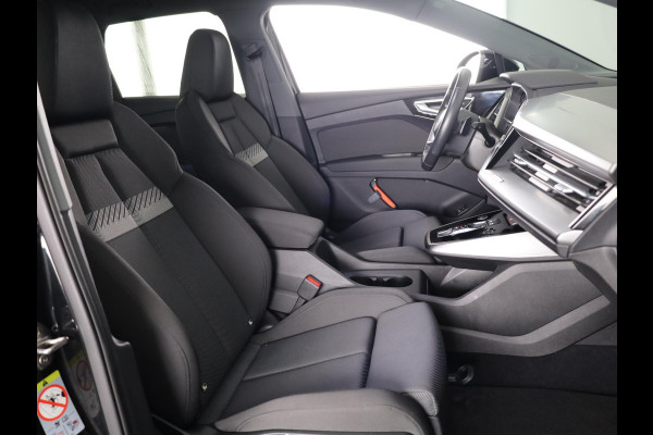 Audi Q4 e-tron 40 Launch edition Advanced 77 kWh 204 pk | Navigatie | Warmtepomp | Parkeersensoren | Achteruitrijcamera | Adaptieve cruise control | Stoelverwarming |