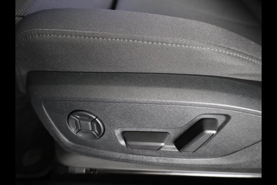 Audi Q4 e-tron 40 Launch edition Advanced 77 kWh 204 pk | Navigatie | Warmtepomp | Parkeersensoren | Achteruitrijcamera | Adaptieve cruise control | Stoelverwarming |