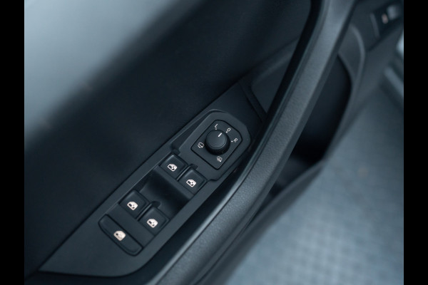 Škoda Karoq 1.5 TSI ACT Business Edition Plus | Keyless | Camera | Elk. A-klep | Adapt. Cr. | Prijs Rijklaar!!