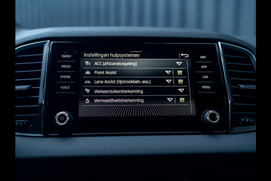 Škoda Karoq 1.5 TSI ACT Business Edition Plus | Keyless | Camera | Elk. A-klep | Adapt. Cr. | Prijs Rijklaar!!