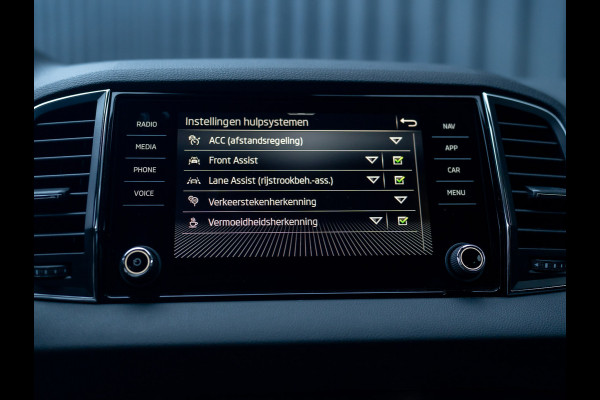 Škoda Karoq 1.5 TSI ACT Business Edition Plus | Keyless | Camera | Elk. A-klep | Adapt. Cr. | Prijs Rijklaar!!