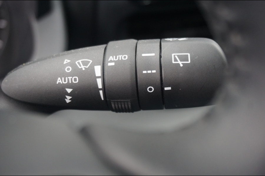 Mazda 2 Hybrid 116PK Centre Line AUTOMAAT ADAPTIVE | CARPLAY | STOELVERWARMING Mazda 2 Hybrid 116PK Centre Line AUTOMAAT ADAPTIVE | CARPLAY | STOELVERWARMING