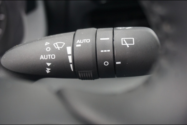 Mazda 2 Hybrid 116PK Centre Line AUTOMAAT ADAPTIVE | CARPLAY | STOELVERWARMING Mazda 2 Hybrid 116PK Centre Line AUTOMAAT ADAPTIVE | CARPLAY | STOELVERWARMING