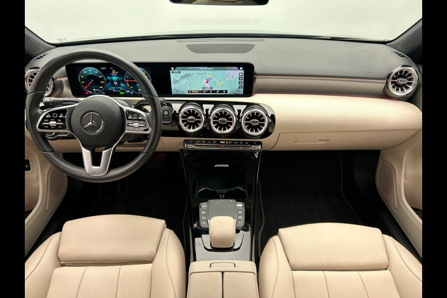 Mercedes-Benz A-Klasse 250 e Business Solution Widescreen Leder Stoelverwarming Apple/Carplay