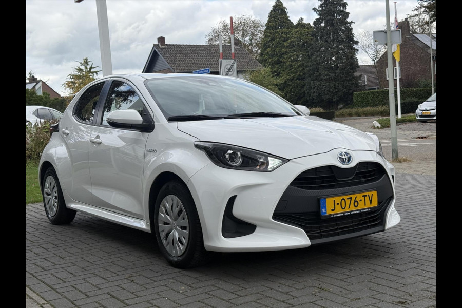 Toyota Yaris 1.5 Hybrid 116pk Active | Apple CarPlay/Android auto, Parkeercamera, Adaptive cruise control, Regensensor Toyota Yaris 1.5 Hybrid 116pk Active | Apple CarPlay/Android auto, Parkeercamera, Adaptive cruise control, Regensensor