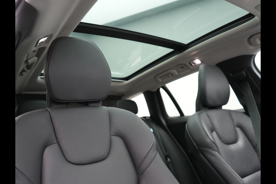 Volvo V60 2.0 T6 Recharge AWD Inscription Plug In Hybrid 350pk PHEV | Trekhaak Af Fabriek | Panodak | Adaptive Cruise | Adaptive LED | Harman & Kardon |  Lederen Sportstoelen Memory & Verwarmd | Blis | Apple Carplay | Pilot Assist | Navigatie | Virtual |