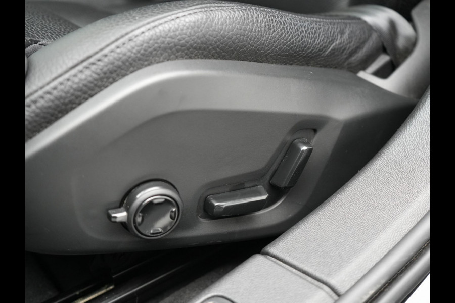 Volvo V60 2.0 T6 Recharge AWD Inscription Plug In Hybrid 350pk PHEV | Trekhaak Af Fabriek | Panodak | Adaptive Cruise | Adaptive LED | Harman & Kardon |  Lederen Sportstoelen Memory & Verwarmd | Blis | Apple Carplay | Pilot Assist | Navigatie | Virtual |
