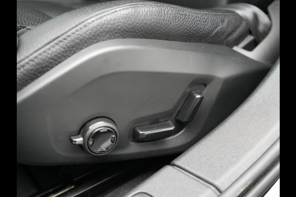 Volvo V60 2.0 T6 Recharge AWD Inscription Plug In Hybrid 350pk PHEV | Trekhaak Af Fabriek | Panodak | Adaptive Cruise | Adaptive LED | Harman & Kardon |  Lederen Sportstoelen Memory & Verwarmd | Blis | Apple Carplay | Pilot Assist | Navigatie | Virtual |