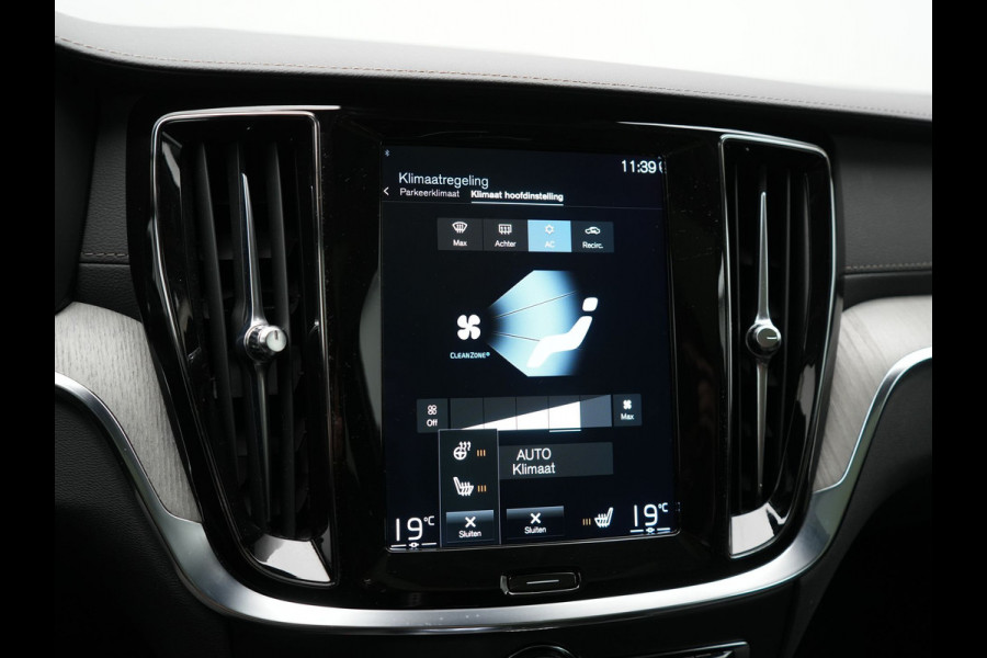 Volvo V60 2.0 T6 Recharge AWD Inscription Plug In Hybrid 350pk PHEV | Trekhaak Af Fabriek | Panodak | Adaptive Cruise | Adaptive LED | Harman & Kardon |  Lederen Sportstoelen Memory & Verwarmd | Blis | Apple Carplay | Pilot Assist | Navigatie | Virtual |