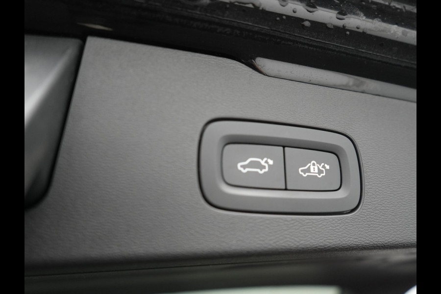 Volvo V60 2.0 T6 Recharge AWD Inscription Plug In Hybrid 350pk PHEV | Trekhaak Af Fabriek | Panodak | Adaptive Cruise | Adaptive LED | Harman & Kardon |  Lederen Sportstoelen Memory & Verwarmd | Blis | Apple Carplay | Pilot Assist | Navigatie | Virtual |