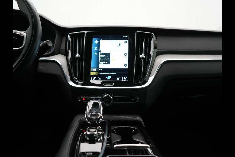 Volvo V60 2.0 T6 Recharge AWD Inscription Plug In Hybrid 350pk PHEV | Trekhaak Af Fabriek | Panodak | Adaptive Cruise | Adaptive LED | Harman & Kardon |  Lederen Sportstoelen Memory & Verwarmd | Blis | Apple Carplay | Pilot Assist | Navigatie | Virtual |