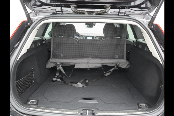 Volvo V60 2.0 T6 Recharge AWD Inscription Plug In Hybrid 350pk PHEV | Trekhaak Af Fabriek | Panodak | Adaptive Cruise | Adaptive LED | Harman & Kardon |  Lederen Sportstoelen Memory & Verwarmd | Blis | Apple Carplay | Pilot Assist | Navigatie | Virtual |