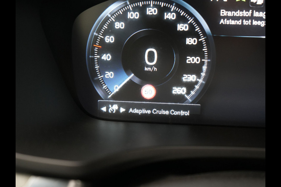 Volvo V60 2.0 T6 Recharge AWD Inscription Plug In Hybrid 350pk PHEV | Trekhaak Af Fabriek | Panodak | Adaptive Cruise | Adaptive LED | Harman & Kardon |  Lederen Sportstoelen Memory & Verwarmd | Blis | Apple Carplay | Pilot Assist | Navigatie | Virtual |