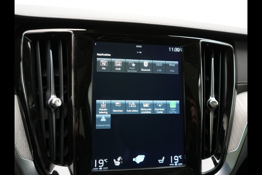 Volvo V60 2.0 T6 Recharge AWD Inscription Plug In Hybrid 350pk PHEV | Trekhaak Af Fabriek | Panodak | Adaptive Cruise | Adaptive LED | Harman & Kardon |  Lederen Sportstoelen Memory & Verwarmd | Blis | Apple Carplay | Pilot Assist | Navigatie | Virtual |