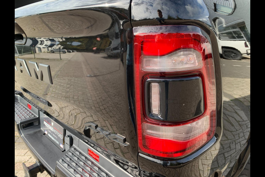 Dodge Ram 1500 Laramie Night 5.7L 401pk LPG 4X4 Luchtvering 360cam Pano H&K