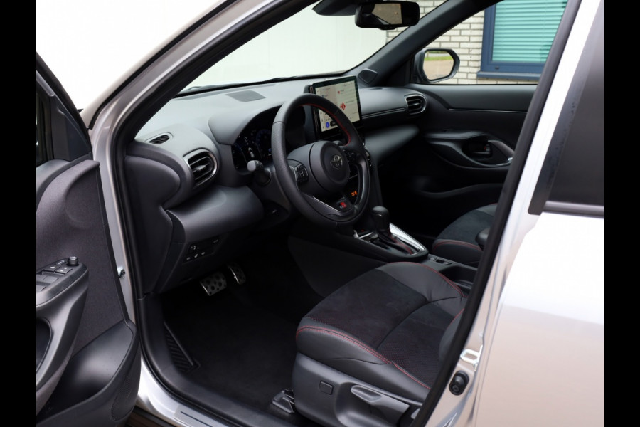 Toyota Yaris Cross 1.5 Hyb 130 GR Sport | Nieuw | Bi-Tone | El. Achterklep