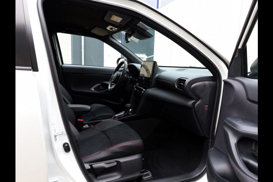 Toyota Yaris Cross 1.5 Hyb 130 GR Sport | Nieuw | Half Leder/Alcantara | Dodehoek