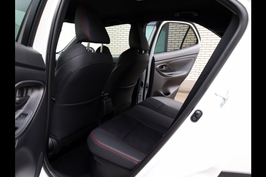 Toyota Yaris Cross 1.5 Hyb 130 GR Sport | Nieuw | Half Leder/Alcantara | Dodehoek