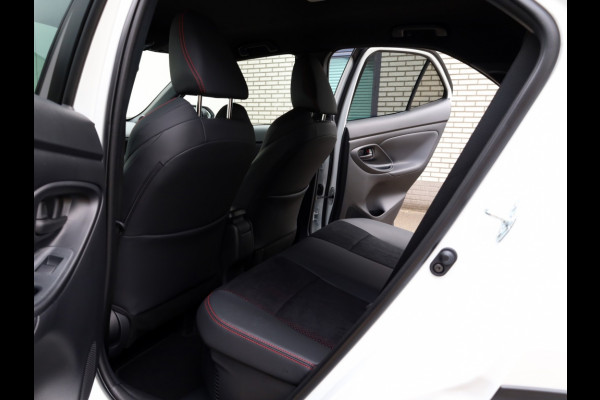 Toyota Yaris Cross 1.5 Hyb 130 GR Sport | Nieuw | Half Leder/Alcantara | Dodehoek