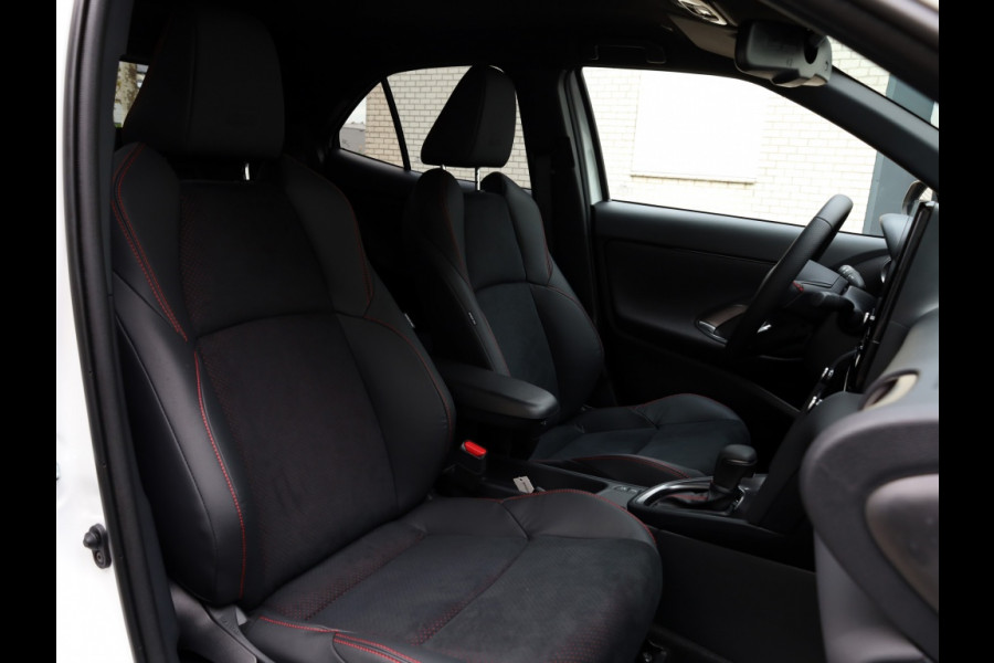 Toyota Yaris Cross 1.5 Hyb 130 GR Sport | Nieuw | Half Leder/Alcantara | Dodehoek