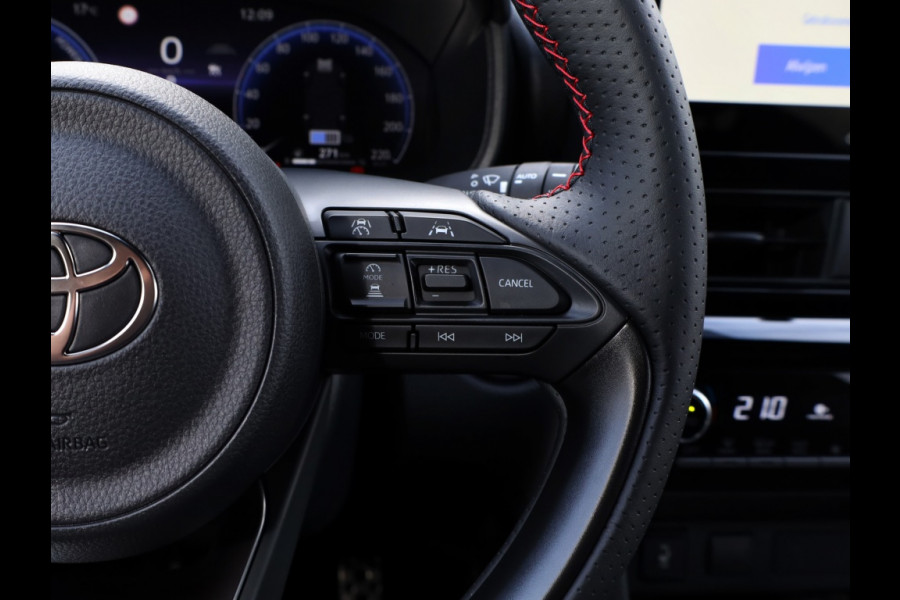 Toyota Yaris Cross 1.5 Hyb 130 GR Sport | Nieuw | Half Leder/Alcantara | Dodehoek