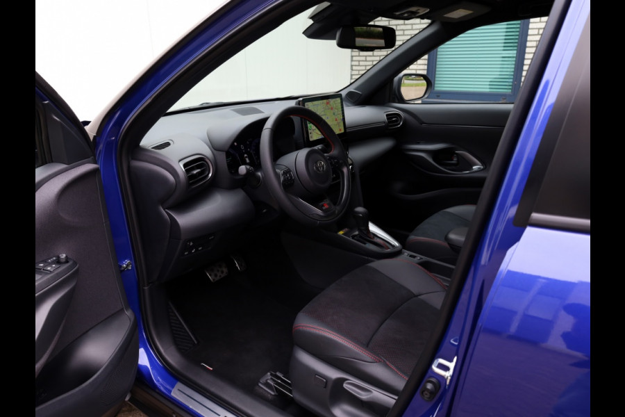 Toyota Yaris Cross 1.5 Hyb 130 GR Sport | Nieuw | Bi-Tone | Stoel/Stuurwielverwarmi Toyota Yaris Cross 1.5 Hyb 130 GR Sport | Nieuw | Bi-Tone | Stoel/Stuurwielverwarmi