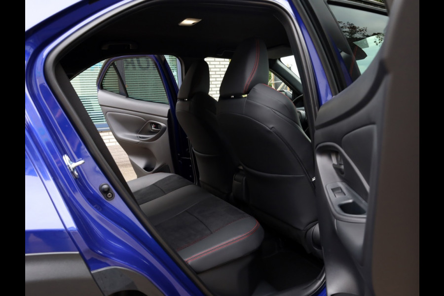 Toyota Yaris Cross 1.5 Hyb 130 GR Sport | Nieuw | Bi-Tone | Stoel/Stuurwielverwarmi Toyota Yaris Cross 1.5 Hyb 130 GR Sport | Nieuw | Bi-Tone | Stoel/Stuurwielverwarmi