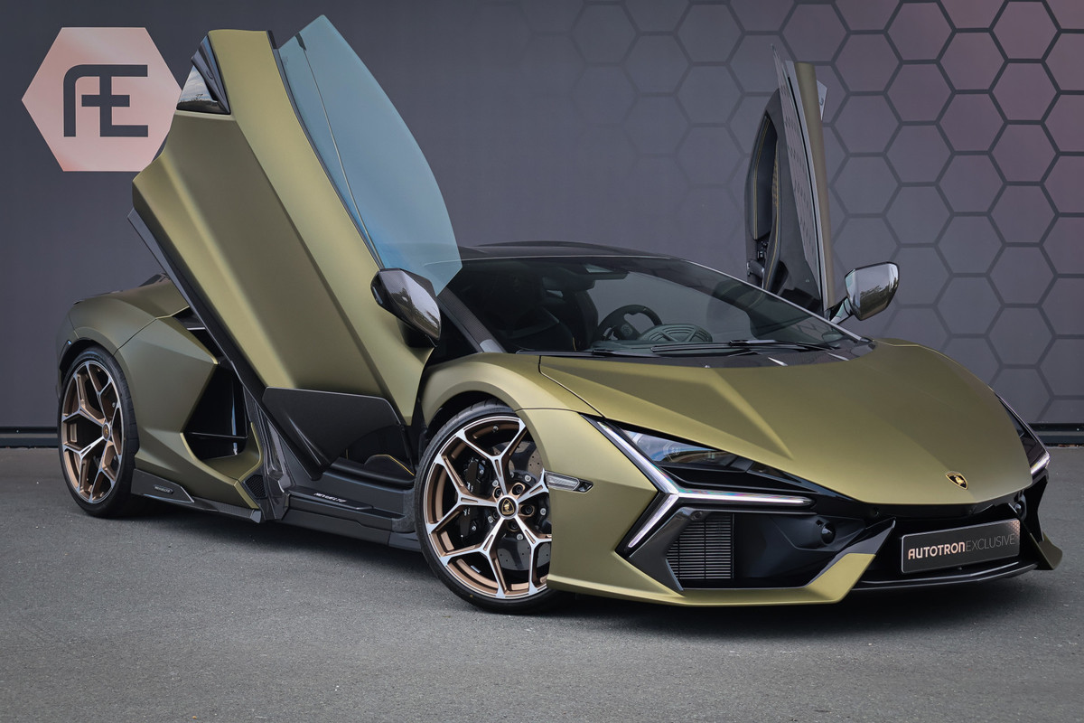 Lamborghini Revuelto | LIFT | CARBON IN & EXTERIEUR | PASSENGER DISPLAY | ADAPTIVE CRUISE | APPLE CARPLAY | SONUS FABER SOUND | PARKING PACK | HEADLA Lamborghini Revuelto | LIFT | CARBON IN & EXTERIEUR | PASSENGER DISPLAY | ADAPTIVE CRUISE | APPLE CARPLAY | SONUS FABER SOUND | PARKING PACK | HEADLA
