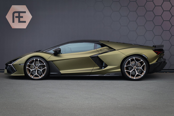 Lamborghini Revuelto | LIFT | CARBON IN & EXTERIEUR | PASSENGER DISPLAY | ADAPTIVE CRUISE | APPLE CARPLAY | SONUS FABER SOUND | PARKING PACK | HEADLA Lamborghini Revuelto | LIFT | CARBON IN & EXTERIEUR | PASSENGER DISPLAY | ADAPTIVE CRUISE | APPLE CARPLAY | SONUS FABER SOUND | PARKING PACK | HEADLA