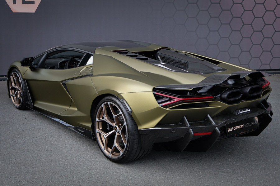 Lamborghini Revuelto | LIFT | CARBON IN & EXTERIEUR | PASSENGER DISPLAY | ADAPTIVE CRUISE | APPLE CARPLAY | SONUS FABER SOUND | PARKING PACK | HEADLA Lamborghini Revuelto | LIFT | CARBON IN & EXTERIEUR | PASSENGER DISPLAY | ADAPTIVE CRUISE | APPLE CARPLAY | SONUS FABER SOUND | PARKING PACK | HEADLA