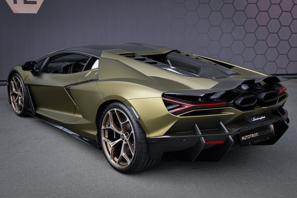 Lamborghini Revuelto | LIFT | CARBON IN & EXTERIEUR | PASSENGER DISPLAY | ADAPTIVE CRUISE | APPLE CARPLAY | SONUS FABER SOUND | PARKING PACK | HEADLA Lamborghini Revuelto | LIFT | CARBON IN & EXTERIEUR | PASSENGER DISPLAY | ADAPTIVE CRUISE | APPLE CARPLAY | SONUS FABER SOUND | PARKING PACK | HEADLA
