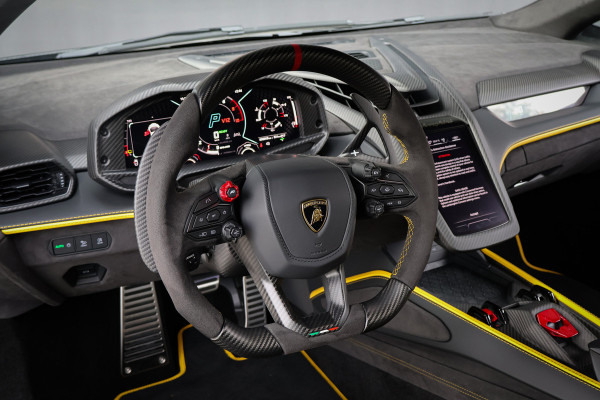 Lamborghini Revuelto | LIFT | CARBON IN & EXTERIEUR | PASSENGER DISPLAY | ADAPTIVE CRUISE | APPLE CARPLAY | SONUS FABER SOUND | PARKING PACK | HEADLA Lamborghini Revuelto | LIFT | CARBON IN & EXTERIEUR | PASSENGER DISPLAY | ADAPTIVE CRUISE | APPLE CARPLAY | SONUS FABER SOUND | PARKING PACK | HEADLA