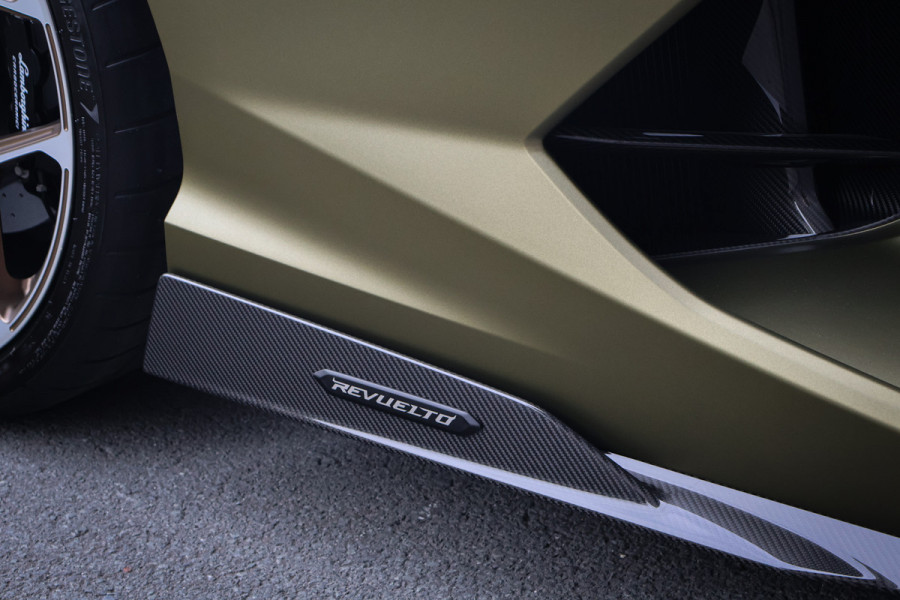 Lamborghini Revuelto | LIFT | CARBON IN & EXTERIEUR | PASSENGER DISPLAY | ADAPTIVE CRUISE | APPLE CARPLAY | SONUS FABER SOUND | PARKING PACK | HEADLA Lamborghini Revuelto | LIFT | CARBON IN & EXTERIEUR | PASSENGER DISPLAY | ADAPTIVE CRUISE | APPLE CARPLAY | SONUS FABER SOUND | PARKING PACK | HEADLA