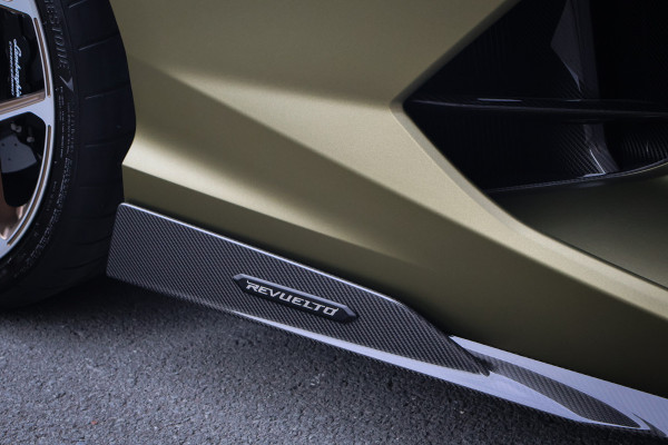 Lamborghini Revuelto | LIFT | CARBON IN & EXTERIEUR | PASSENGER DISPLAY | ADAPTIVE CRUISE | APPLE CARPLAY | SONUS FABER SOUND | PARKING PACK | HEADLA Lamborghini Revuelto | LIFT | CARBON IN & EXTERIEUR | PASSENGER DISPLAY | ADAPTIVE CRUISE | APPLE CARPLAY | SONUS FABER SOUND | PARKING PACK | HEADLA