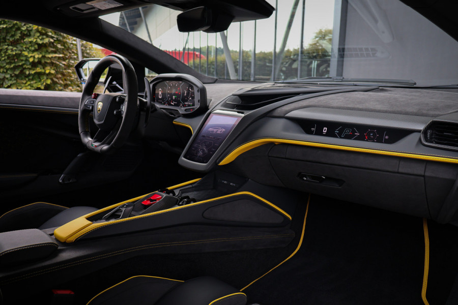 Lamborghini Revuelto | LIFT | CARBON IN & EXTERIEUR | PASSENGER DISPLAY | ADAPTIVE CRUISE | APPLE CARPLAY | SONUS FABER SOUND | PARKING PACK | HEADLA Lamborghini Revuelto | LIFT | CARBON IN & EXTERIEUR | PASSENGER DISPLAY | ADAPTIVE CRUISE | APPLE CARPLAY | SONUS FABER SOUND | PARKING PACK | HEADLA