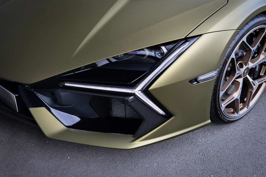 Lamborghini Revuelto | LIFT | CARBON IN & EXTERIEUR | PASSENGER DISPLAY | ADAPTIVE CRUISE | APPLE CARPLAY | SONUS FABER SOUND | PARKING PACK | HEADLA Lamborghini Revuelto | LIFT | CARBON IN & EXTERIEUR | PASSENGER DISPLAY | ADAPTIVE CRUISE | APPLE CARPLAY | SONUS FABER SOUND | PARKING PACK | HEADLA