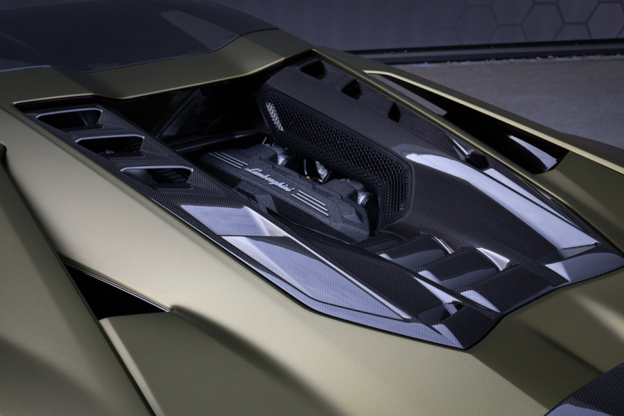 Lamborghini Revuelto | LIFT | CARBON IN & EXTERIEUR | PASSENGER DISPLAY | ADAPTIVE CRUISE | APPLE CARPLAY | SONUS FABER SOUND | PARKING PACK | HEADLA Lamborghini Revuelto | LIFT | CARBON IN & EXTERIEUR | PASSENGER DISPLAY | ADAPTIVE CRUISE | APPLE CARPLAY | SONUS FABER SOUND | PARKING PACK | HEADLA