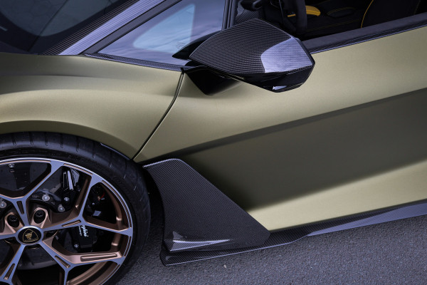 Lamborghini Revuelto | LIFT | CARBON IN & EXTERIEUR | PASSENGER DISPLAY | ADAPTIVE CRUISE | APPLE CARPLAY | SONUS FABER SOUND | PARKING PACK | HEADLA Lamborghini Revuelto | LIFT | CARBON IN & EXTERIEUR | PASSENGER DISPLAY | ADAPTIVE CRUISE | APPLE CARPLAY | SONUS FABER SOUND | PARKING PACK | HEADLA