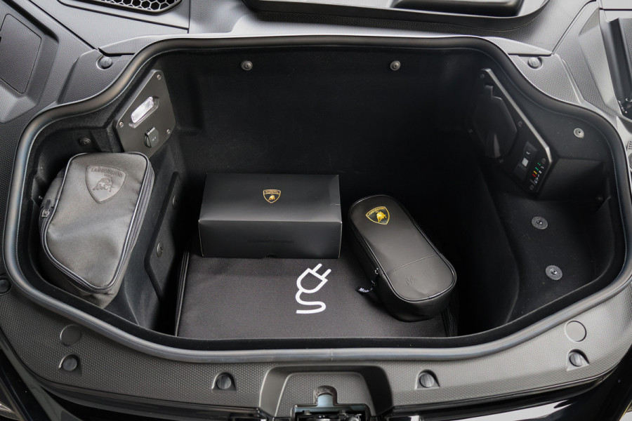 Lamborghini Revuelto | LIFT | CARBON IN & EXTERIEUR | PASSENGER DISPLAY | ADAPTIVE CRUISE | APPLE CARPLAY | SONUS FABER SOUND | PARKING PACK | HEADLA Lamborghini Revuelto | LIFT | CARBON IN & EXTERIEUR | PASSENGER DISPLAY | ADAPTIVE CRUISE | APPLE CARPLAY | SONUS FABER SOUND | PARKING PACK | HEADLA