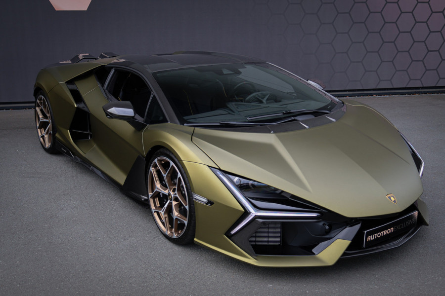 Lamborghini Revuelto | LIFT | CARBON IN & EXTERIEUR | PASSENGER DISPLAY | ADAPTIVE CRUISE | APPLE CARPLAY | SONUS FABER SOUND | PARKING PACK | HEADLA Lamborghini Revuelto | LIFT | CARBON IN & EXTERIEUR | PASSENGER DISPLAY | ADAPTIVE CRUISE | APPLE CARPLAY | SONUS FABER SOUND | PARKING PACK | HEADLA