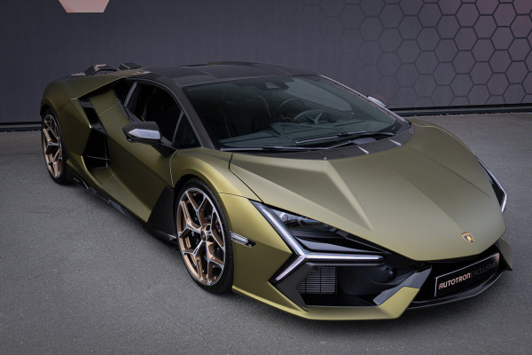 Lamborghini Revuelto | LIFT | CARBON IN & EXTERIEUR | PASSENGER DISPLAY | ADAPTIVE CRUISE | APPLE CARPLAY | SONUS FABER SOUND | PARKING PACK | HEADLA Lamborghini Revuelto | LIFT | CARBON IN & EXTERIEUR | PASSENGER DISPLAY | ADAPTIVE CRUISE | APPLE CARPLAY | SONUS FABER SOUND | PARKING PACK | HEADLA