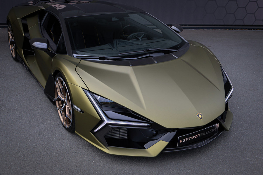 Lamborghini Revuelto | LIFT | CARBON IN & EXTERIEUR | PASSENGER DISPLAY | ADAPTIVE CRUISE | APPLE CARPLAY | SONUS FABER SOUND | PARKING PACK | HEADLA Lamborghini Revuelto | LIFT | CARBON IN & EXTERIEUR | PASSENGER DISPLAY | ADAPTIVE CRUISE | APPLE CARPLAY | SONUS FABER SOUND | PARKING PACK | HEADLA