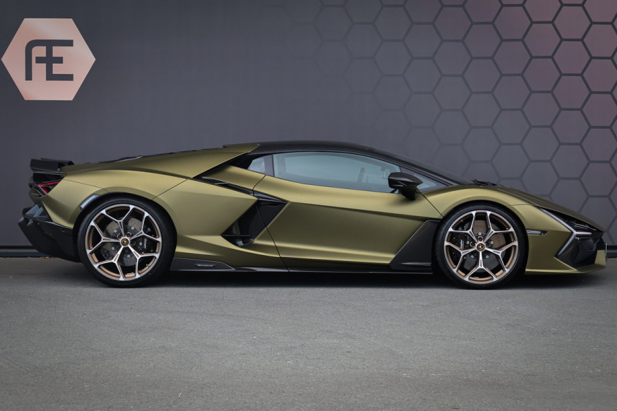 Lamborghini Revuelto | LIFT | CARBON IN & EXTERIEUR | PASSENGER DISPLAY | ADAPTIVE CRUISE | APPLE CARPLAY | SONUS FABER SOUND | PARKING PACK | HEADLA Lamborghini Revuelto | LIFT | CARBON IN & EXTERIEUR | PASSENGER DISPLAY | ADAPTIVE CRUISE | APPLE CARPLAY | SONUS FABER SOUND | PARKING PACK | HEADLA