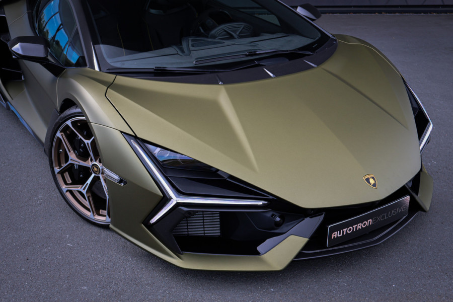 Lamborghini Revuelto | LIFT | CARBON IN & EXTERIEUR | PASSENGER DISPLAY | ADAPTIVE CRUISE | APPLE CARPLAY | SONUS FABER SOUND | PARKING PACK | HEADLA Lamborghini Revuelto | LIFT | CARBON IN & EXTERIEUR | PASSENGER DISPLAY | ADAPTIVE CRUISE | APPLE CARPLAY | SONUS FABER SOUND | PARKING PACK | HEADLA
