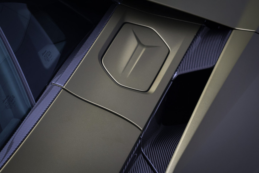 Lamborghini Revuelto | LIFT | CARBON IN & EXTERIEUR | PASSENGER DISPLAY | ADAPTIVE CRUISE | APPLE CARPLAY | SONUS FABER SOUND | PARKING PACK | HEADLA Lamborghini Revuelto | LIFT | CARBON IN & EXTERIEUR | PASSENGER DISPLAY | ADAPTIVE CRUISE | APPLE CARPLAY | SONUS FABER SOUND | PARKING PACK | HEADLA