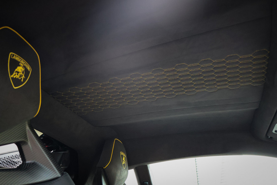 Lamborghini Revuelto | LIFT | CARBON IN & EXTERIEUR | PASSENGER DISPLAY | ADAPTIVE CRUISE | APPLE CARPLAY | SONUS FABER SOUND | PARKING PACK | HEADLA Lamborghini Revuelto | LIFT | CARBON IN & EXTERIEUR | PASSENGER DISPLAY | ADAPTIVE CRUISE | APPLE CARPLAY | SONUS FABER SOUND | PARKING PACK | HEADLA
