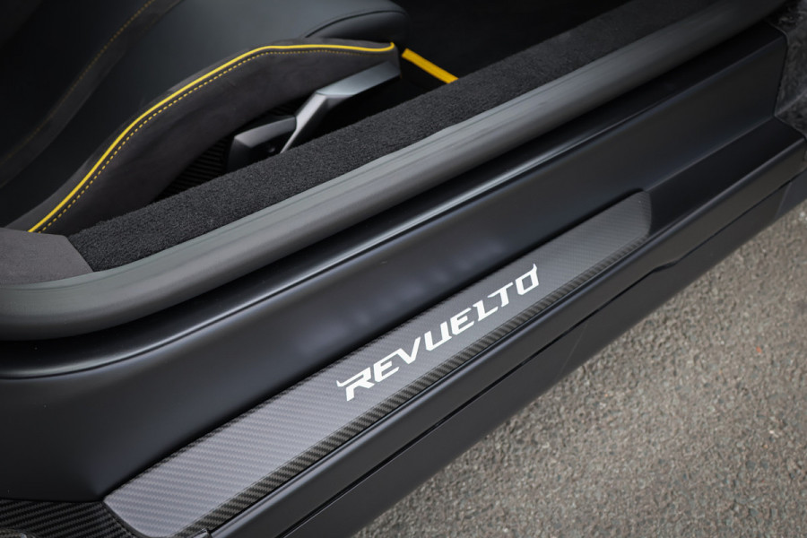 Lamborghini Revuelto | LIFT | CARBON IN & EXTERIEUR | PASSENGER DISPLAY | ADAPTIVE CRUISE | APPLE CARPLAY | SONUS FABER SOUND | PARKING PACK | HEADLA Lamborghini Revuelto | LIFT | CARBON IN & EXTERIEUR | PASSENGER DISPLAY | ADAPTIVE CRUISE | APPLE CARPLAY | SONUS FABER SOUND | PARKING PACK | HEADLA